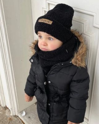 🧸 Zahřejte své děti s Teddy kolekcí čepic, nákrčníků a šál. Praktické kousky pro chladné dny, které dobře sedí, snadno se...